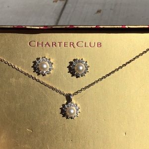 Earnings and necklace set